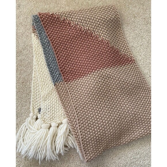 Vince Camuto Womens Scarf Rose Gold Grey Creme Classic Modern Long Fringe Warm - Picture 7 of 7